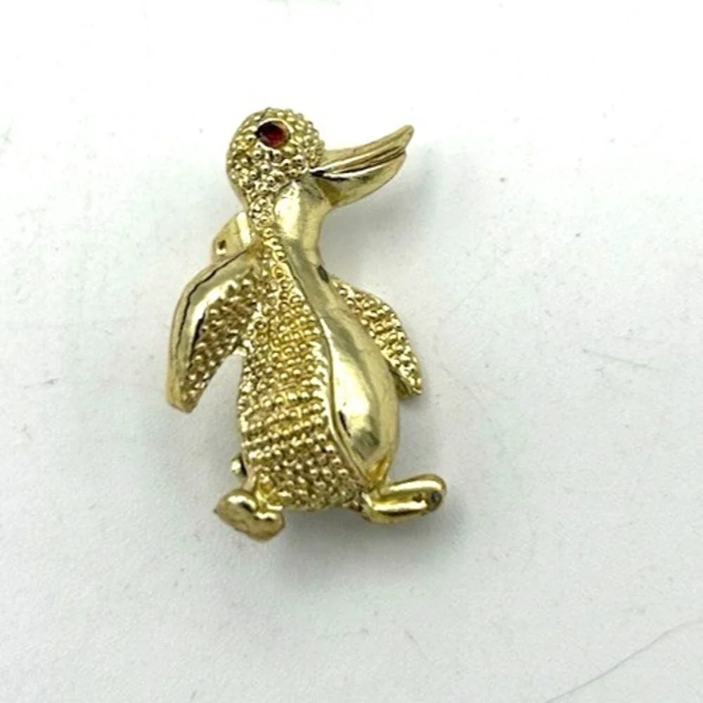 VINTAGE BROOCH GOLD TONE PIN 1.25